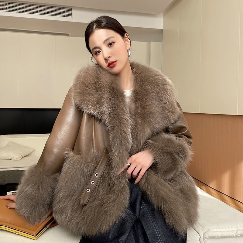 Big Fur Collar Stitching For A Woman Faux Coat