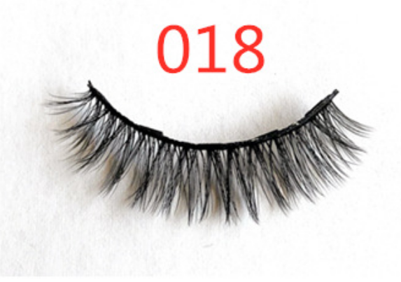 A Pair Of False Eyelashes With Magnets In Fashion