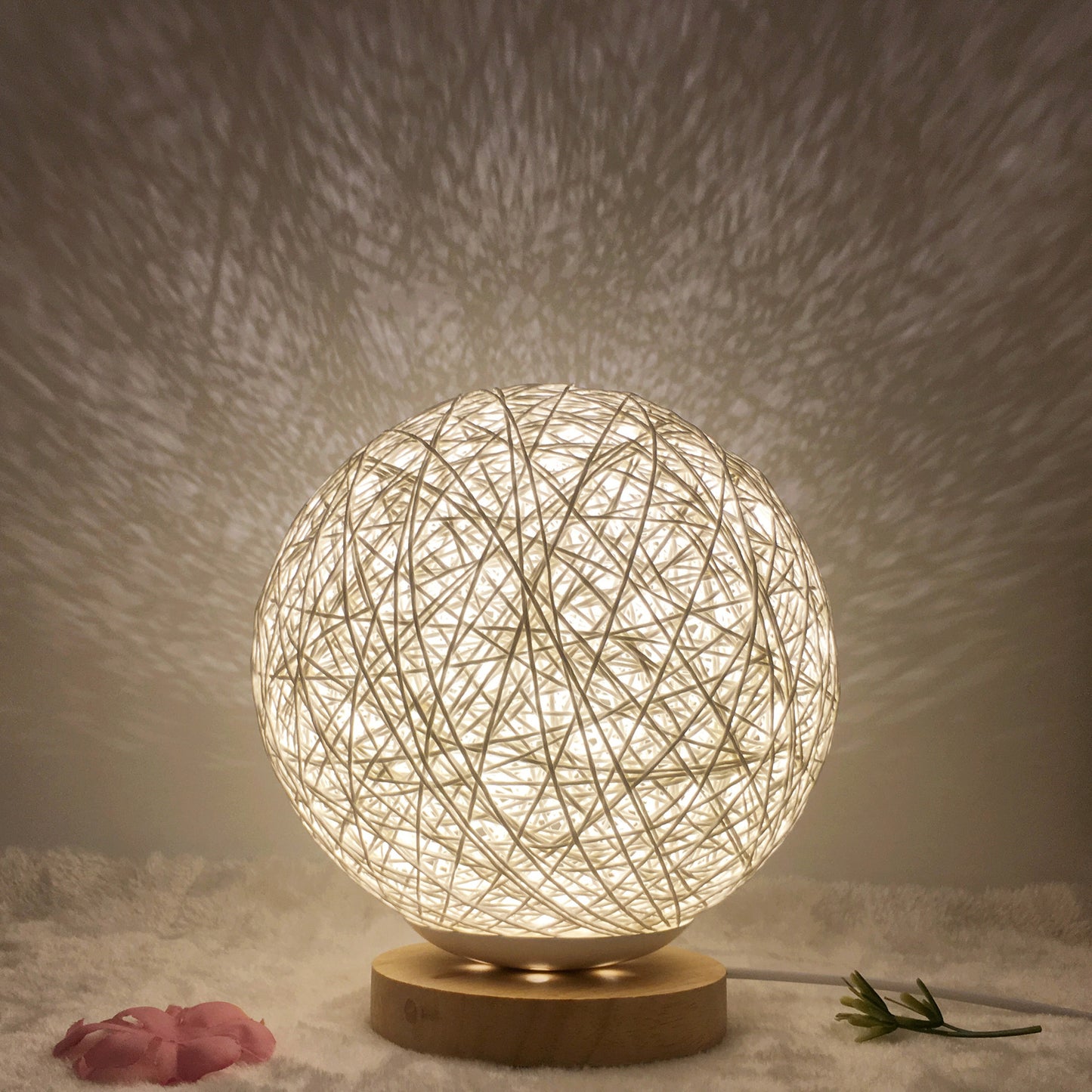 Amazon Hot Selling Creative Linen Table Lamp Novel and Unique LED Intelligent USB7 Color RGB16 Color Remote Control Rattan Ball Lamp