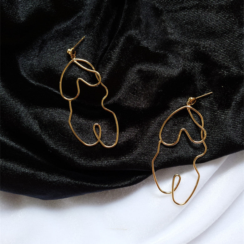 Exaggerated twisted body earrings earrings earrings