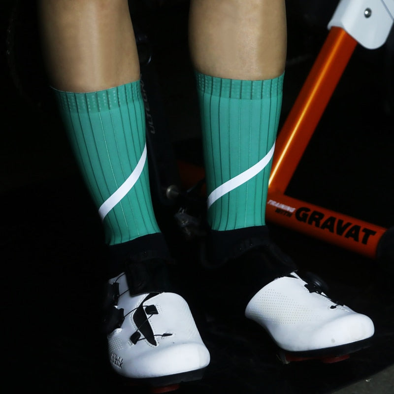 Sport profession Cycling Socks Men Anti Slip Seamless Aero Bike Wearproof Road Bicycle Socks  Reflective Safety Sock