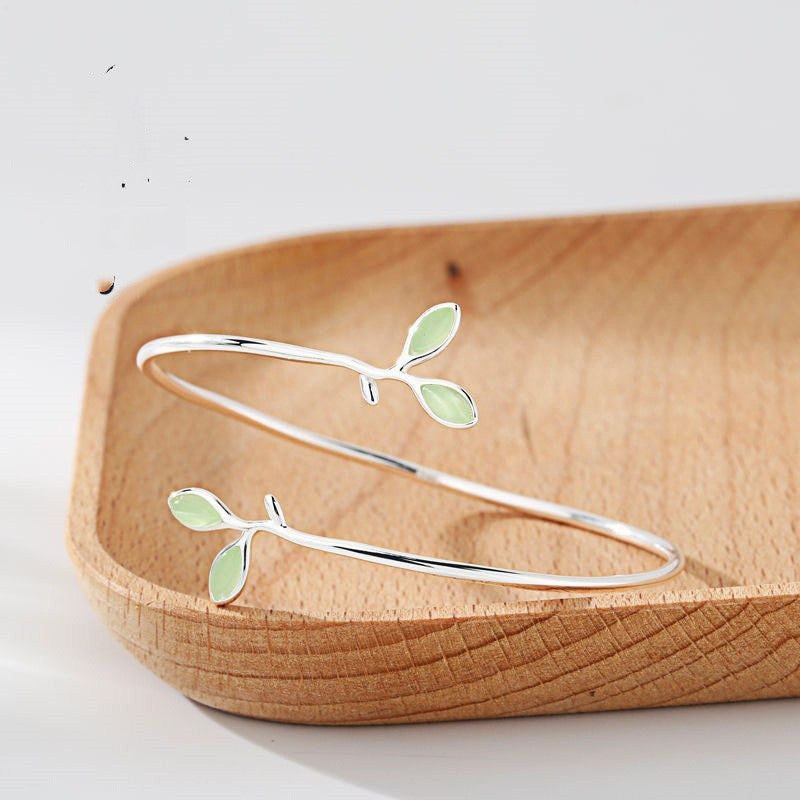 Simple Handmade Leaf Shaped Bracelet Green